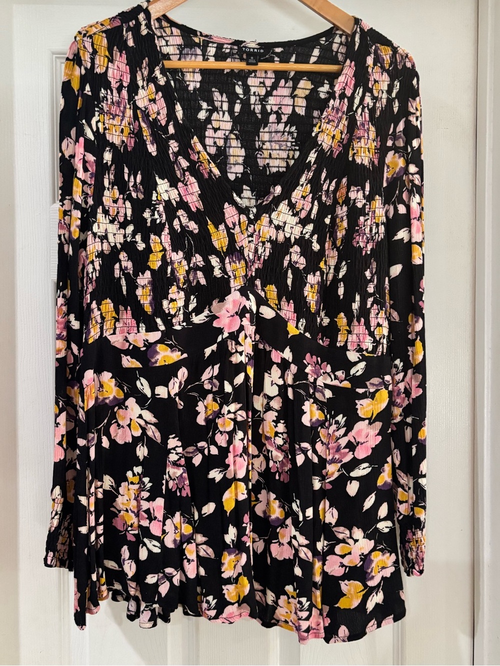 Torrid Black Floral Smocked Tunic Blouse Size 0X - Picture 4 of 7